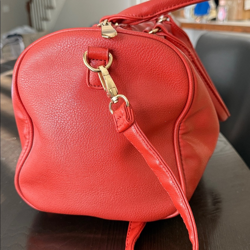 CAPRESE Stylish Red Handbag with Eyelet Design - Picture 4 of 16